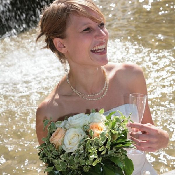 ©FeinsteFotos-Hochzeitsfotos Braut am Brunnen